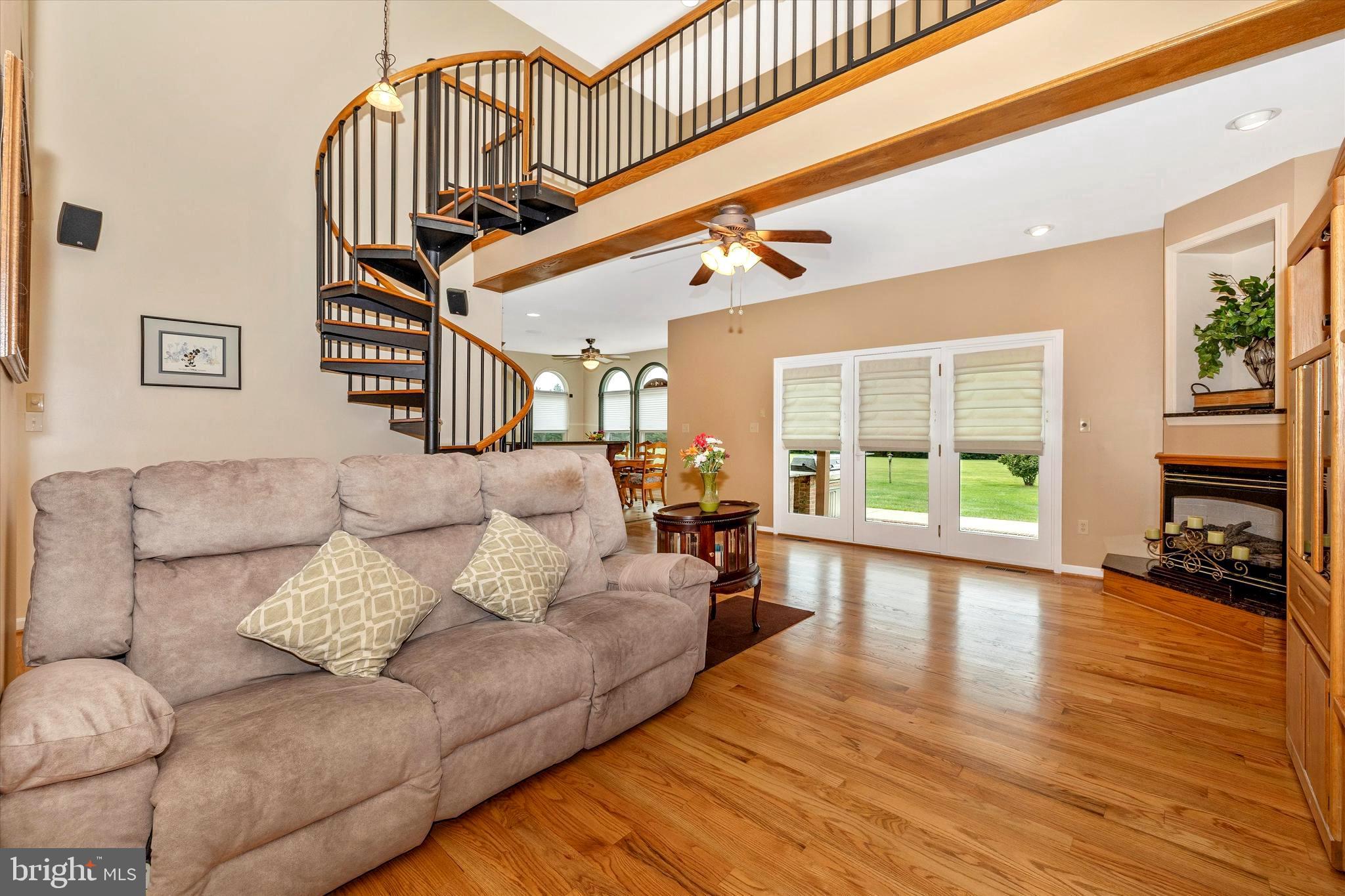 13336 Jimtown Road Thurmont, MD 21788 - Photo 12 of 50 Living room