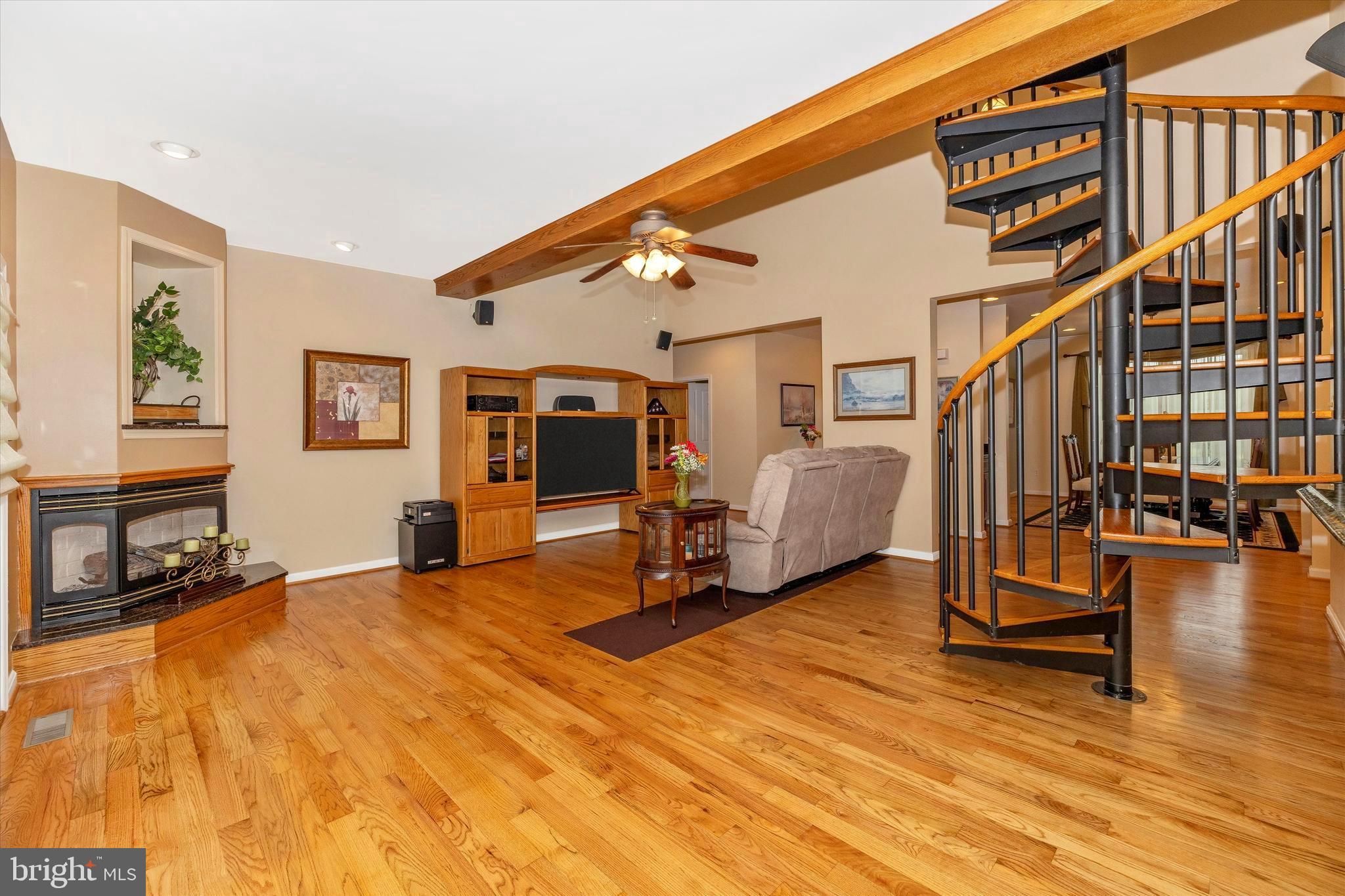 13336 Jimtown Road Thurmont, MD 21788 - Photo 15 of 50 Living Room
