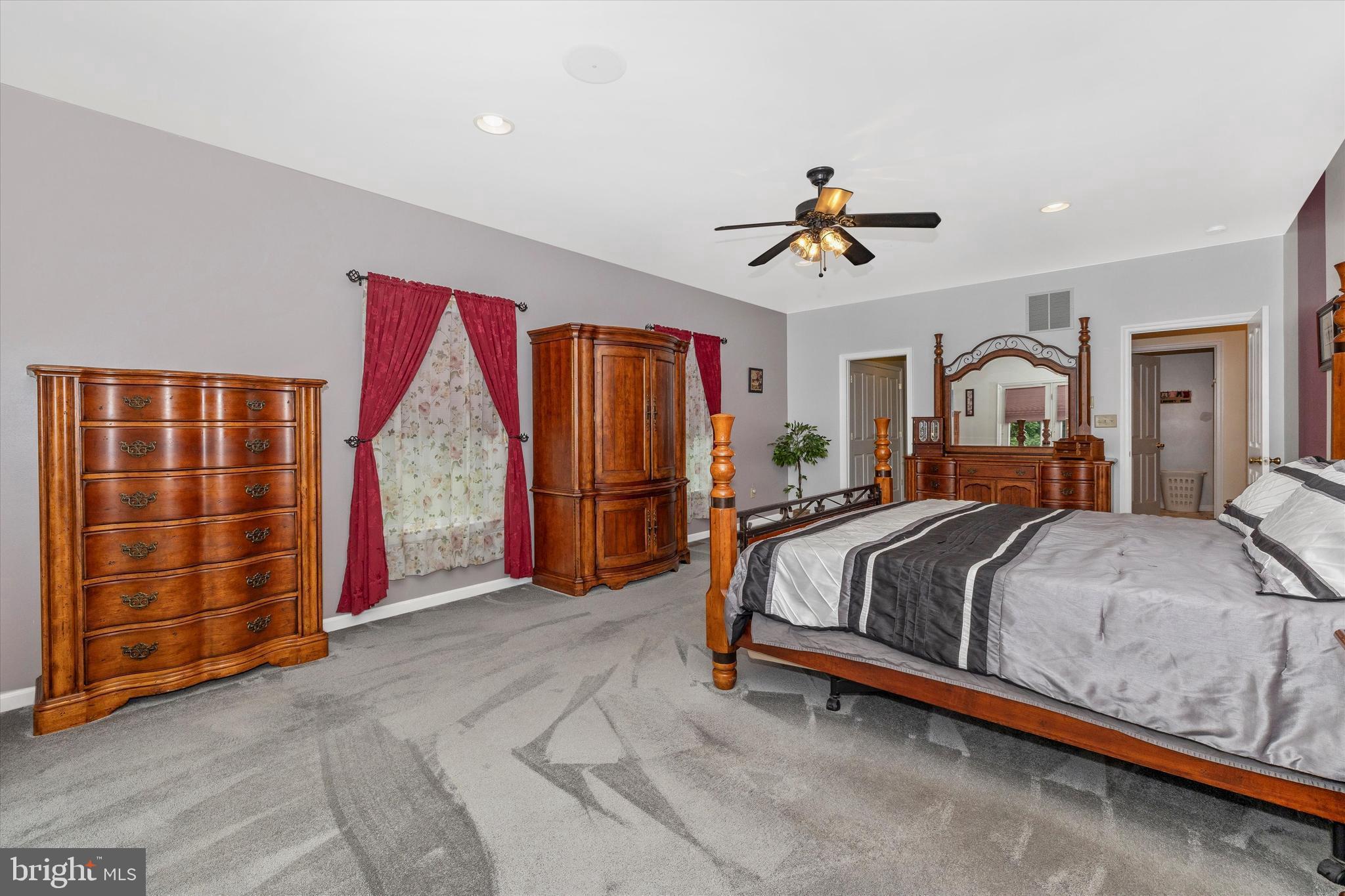 13336 Jimtown Road Thurmont, MD 21788 - Photo 32 of 50 Primary bedroom - main level