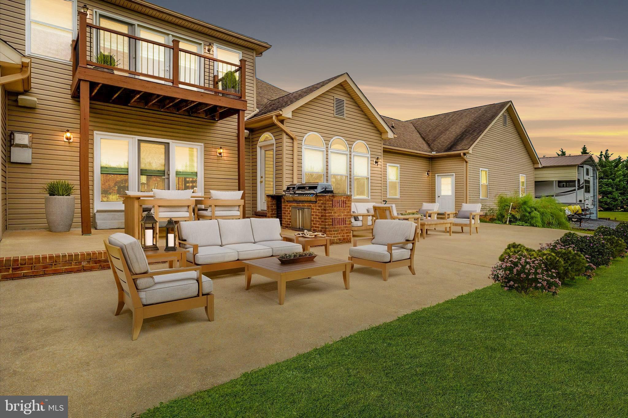 13336 Jimtown Road Thurmont, MD 21788 - Photo 4 of 50 Back yard patio - Virtually staged