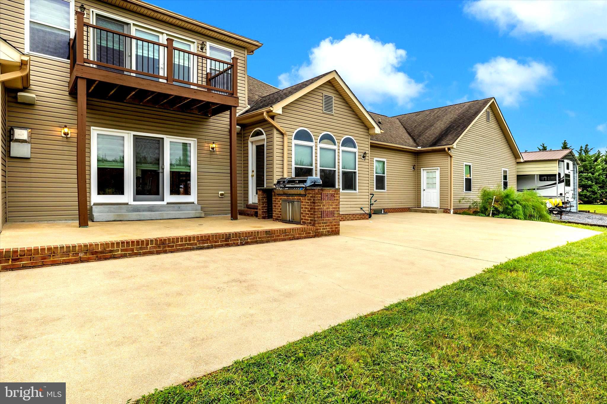 13336 Jimtown Road Thurmont, MD 21788 - Photo 5 of 50 Back yard patio