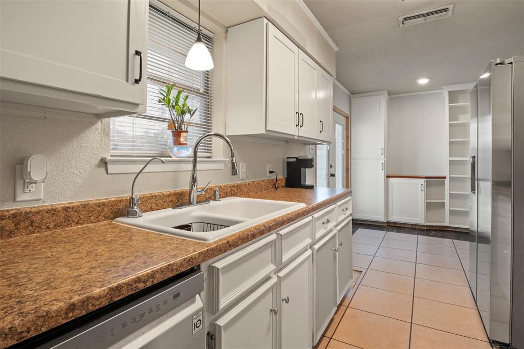 106 Wayne Street Sanger, TX 76266 - Photo 10 of 25