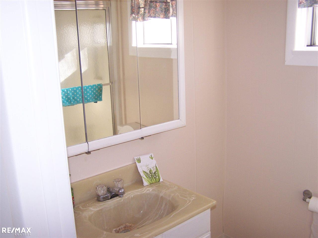 2110 Orpington Road Troy, MI 48083 - Photo 14 of 16 31306460-13.JPG