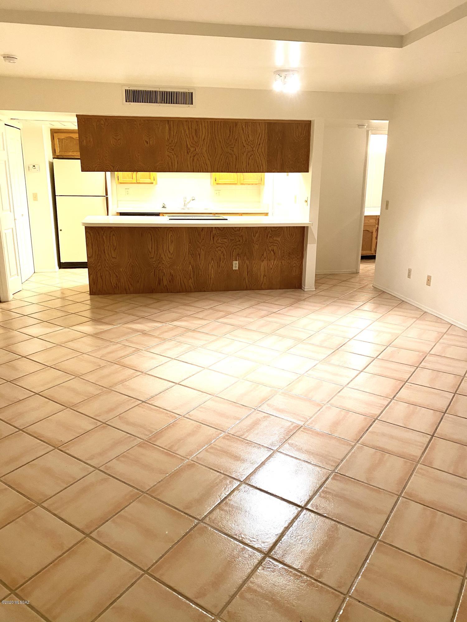 1200 East River Road, Unit B17 Tucson, AZ 85718 - Photo 5 of 11