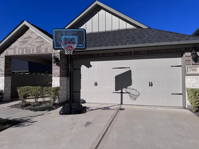 $325,000 | 17605 Rosette Grass, Conroe, TX 77385