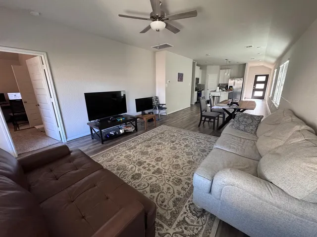 $325,000 | 17605 Rosette Grass, Conroe, TX 77385