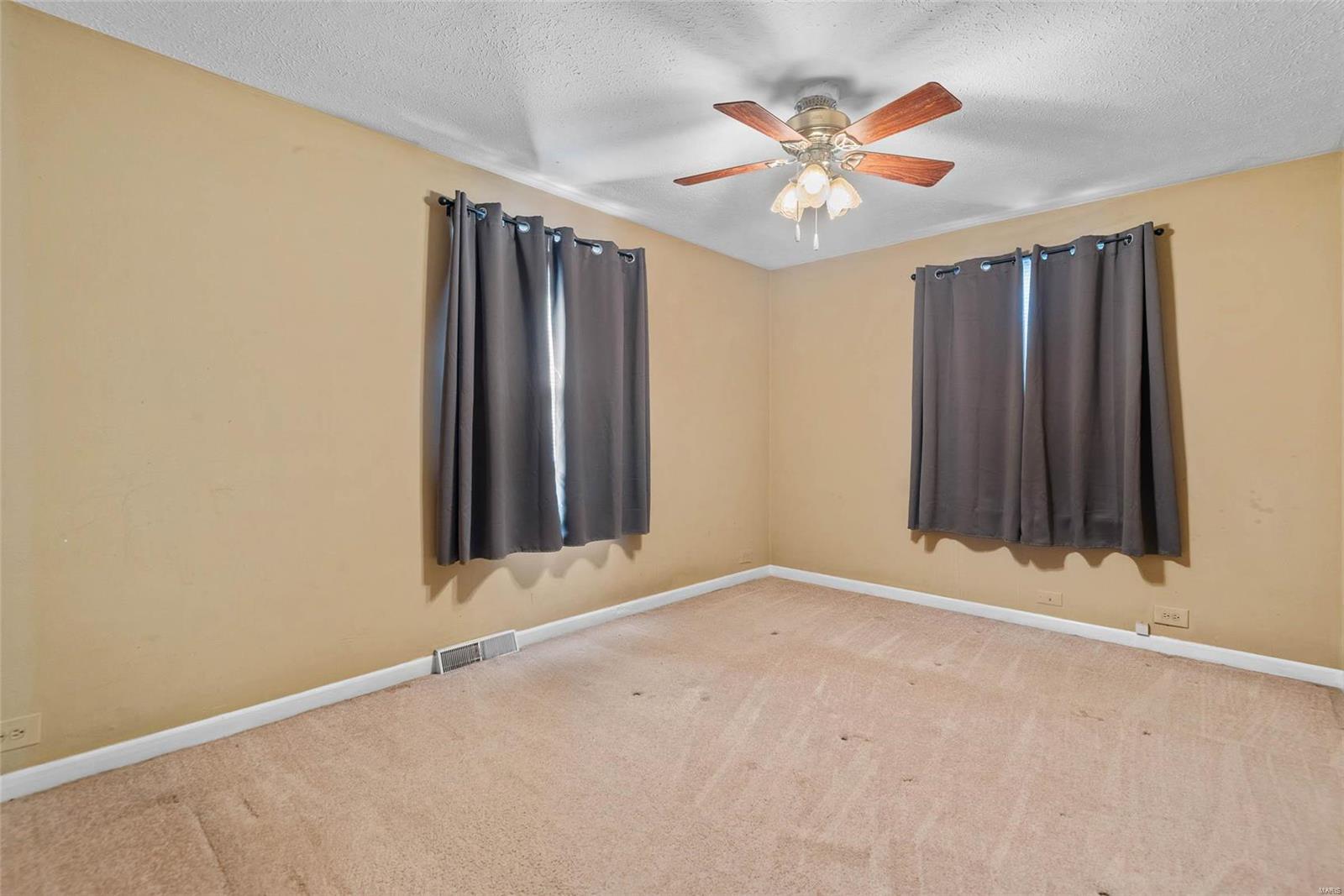 695 Elm Street Livingston, IL 62058 - Photo 19 of 24 Gallery Image 19