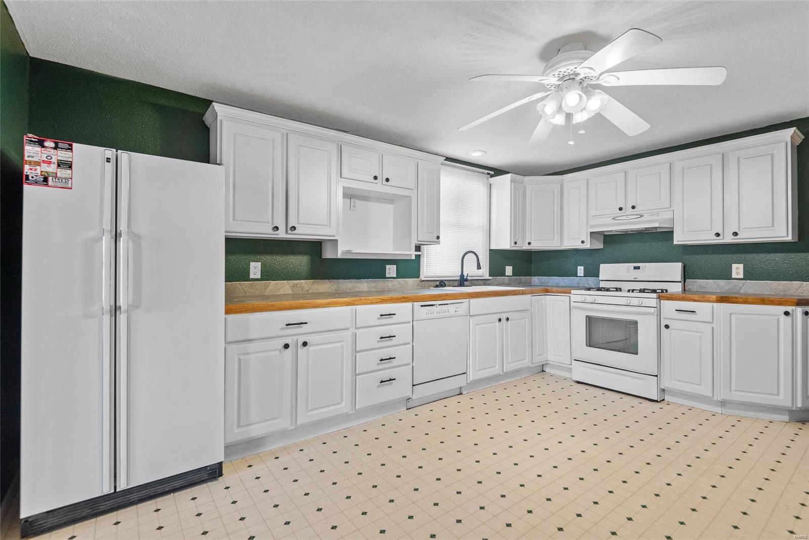 695 Elm Street Livingston, IL 62058 - Photo 9 of 24 Gallery Image 9