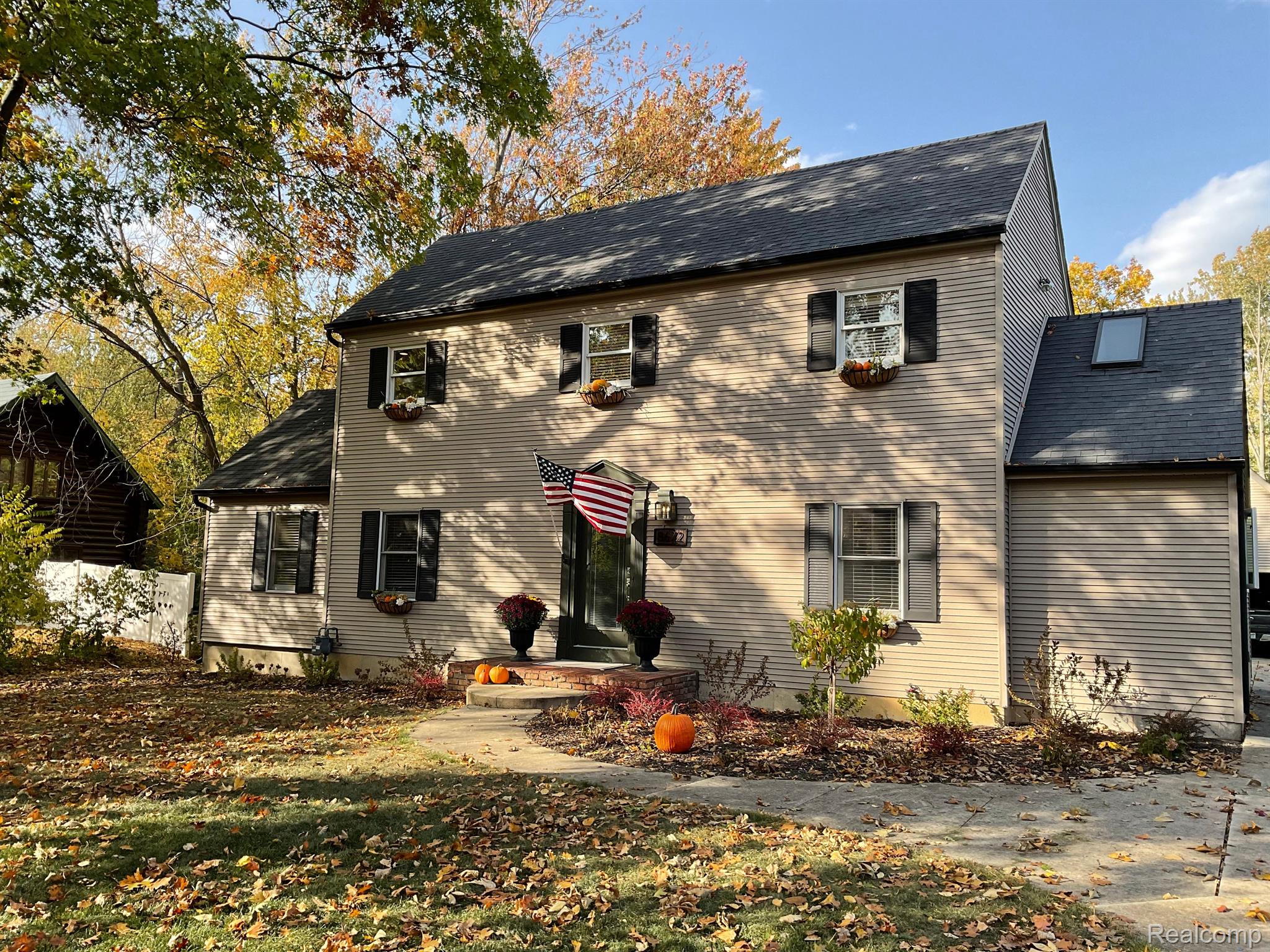 8672 Lake Road Grosse Ile, MI 48138 - Photo 3 of 38 Quiet surroundings