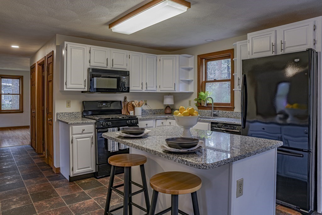 44 Parkerville Road Chelmsford, MA 01824 - Photo 9 of 27 Gallery Image 9
