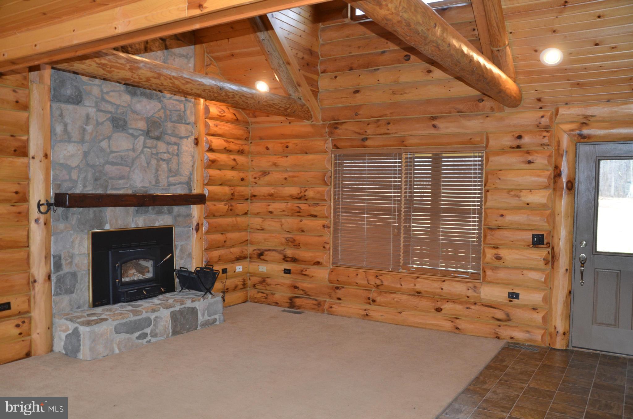 7 Daiseys Rest Road Washington, VA 22747 - Photo 3 of 27 Living Room