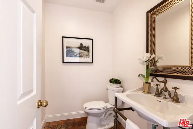 a close view of sink