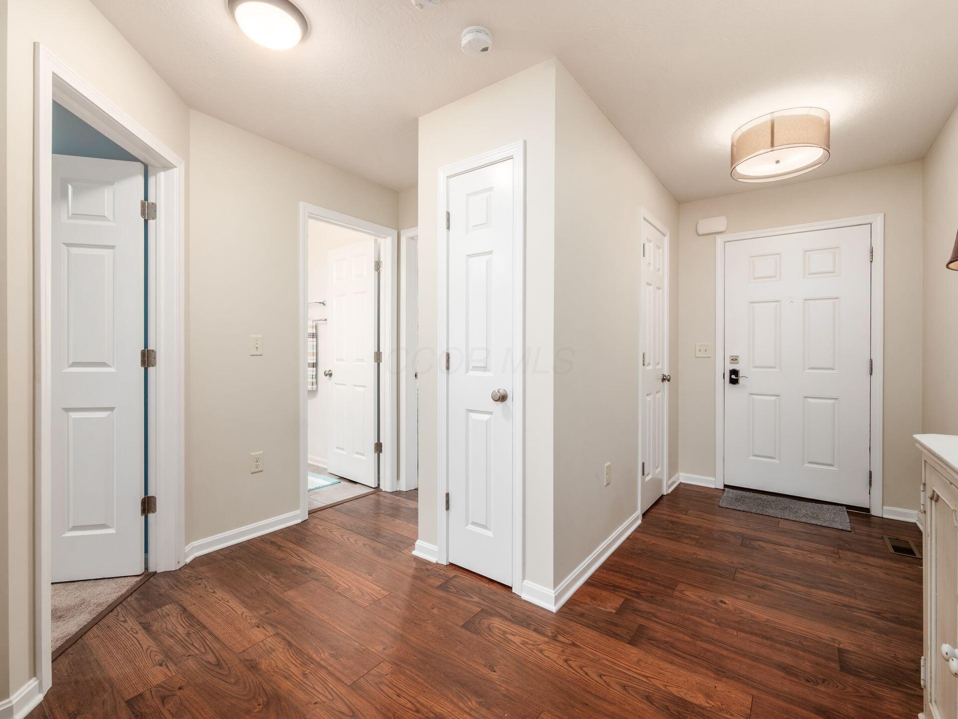 655 East Beaumont Road Columbus, OH 43214 - Photo 20 of 37 Front Entry Hall
