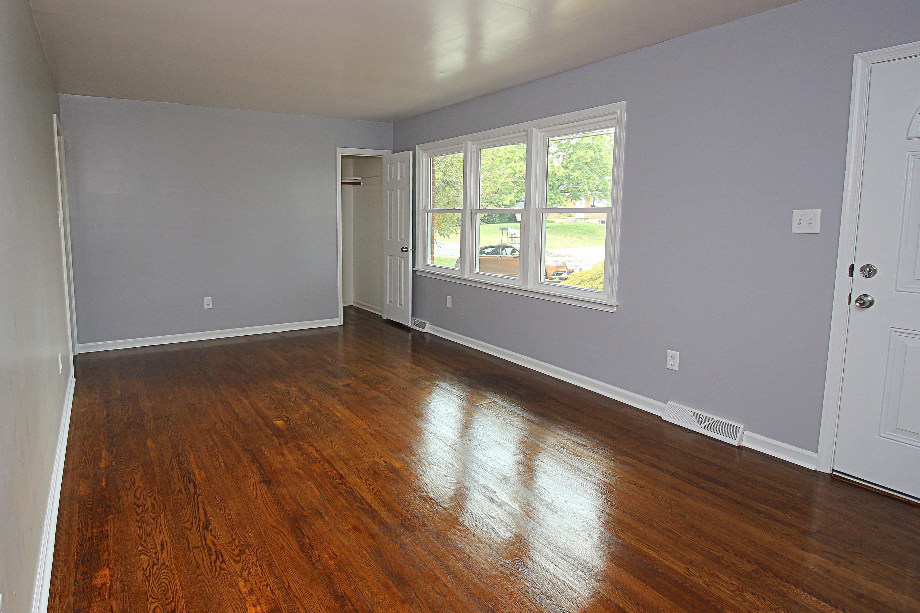 3532 Cove Road Roanoke, VA 24017 - Photo 4 of 40 IMG_3123