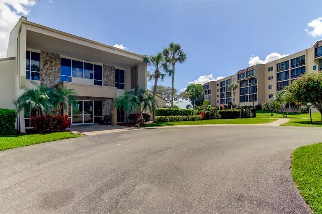 $2,250 | 90 South Highland Avenue, Unit 112, Tarpon Springs, FL 34689