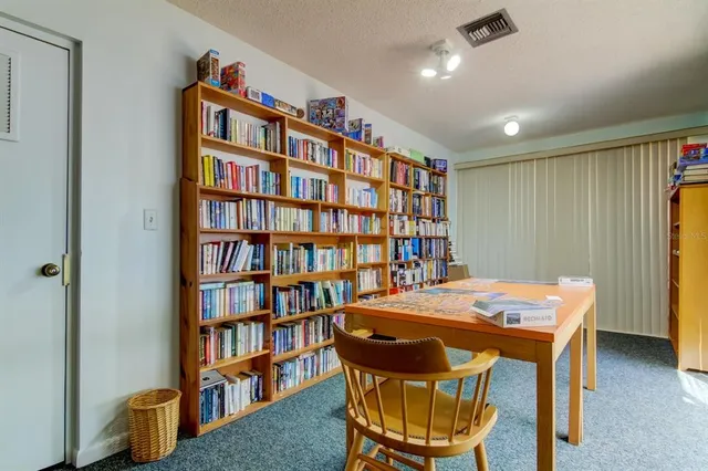 $2,250 | 90 South Highland Avenue, Unit 112, Tarpon Springs, FL 34689