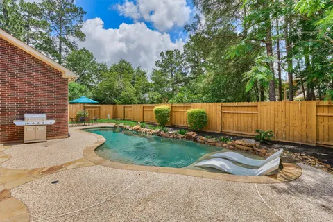 $750,000 | 11 East French Oaks Circle, The Woodlands, TX 77382