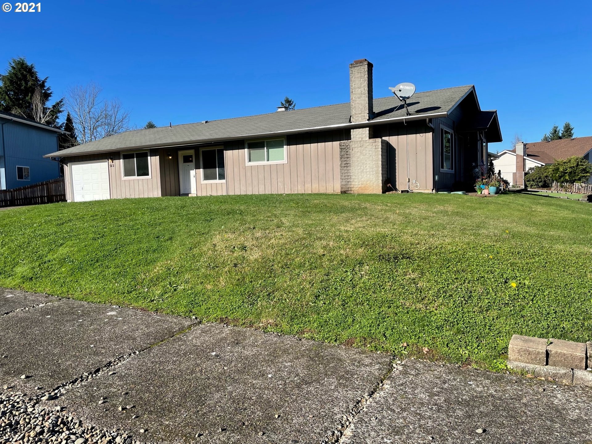562 67th Street Springfield, OR 97478 - Photo 3 of 5 a front view of a house with garden