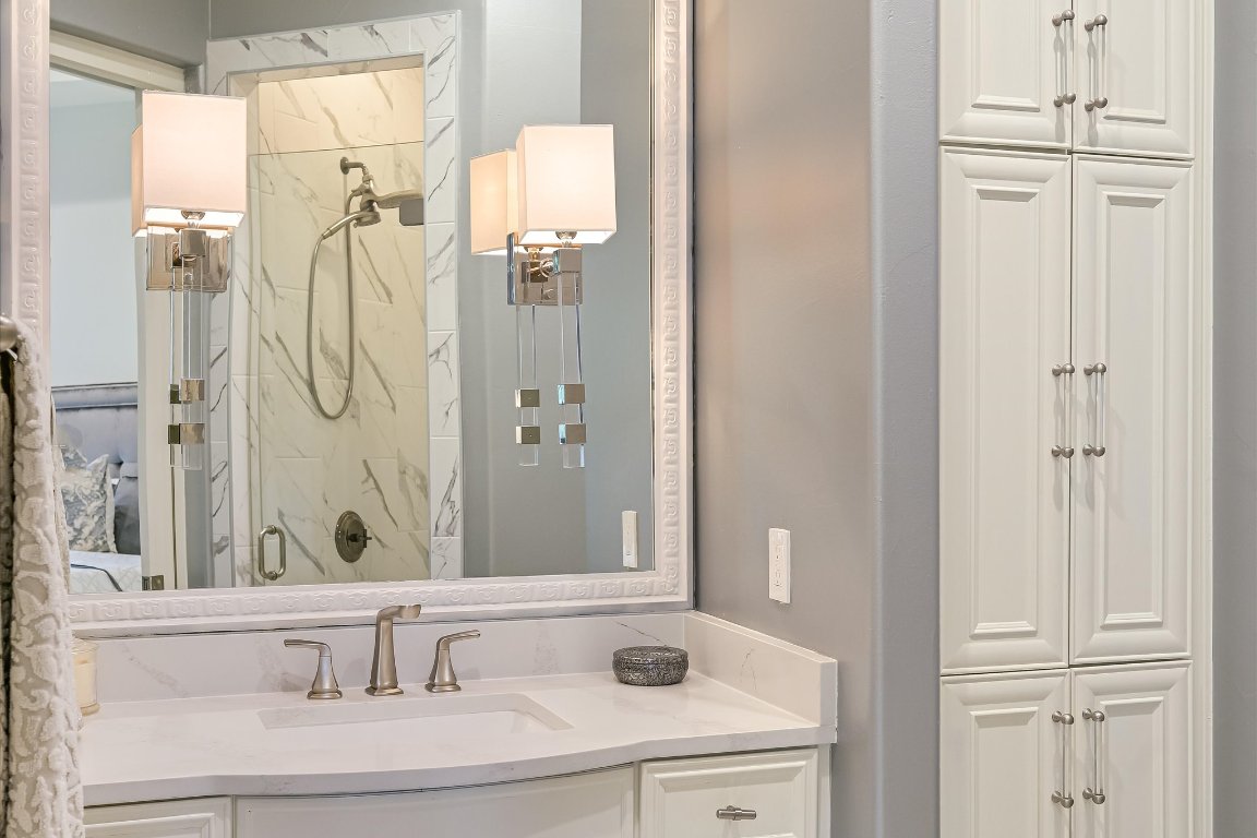 14132 Flat Top Ranch Road Austin, TX 78732 - Photo 31 of 40 a bathroom with a sink and a mirror