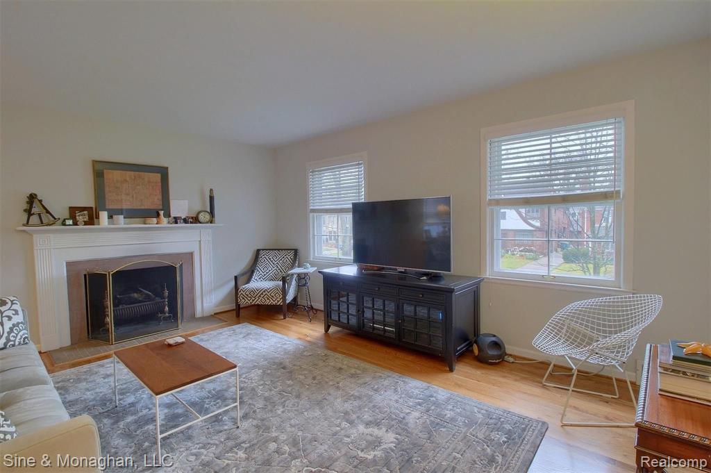 950 Harcourt Road Grosse Pointe Park, MI 48230 - Photo 4 of 30