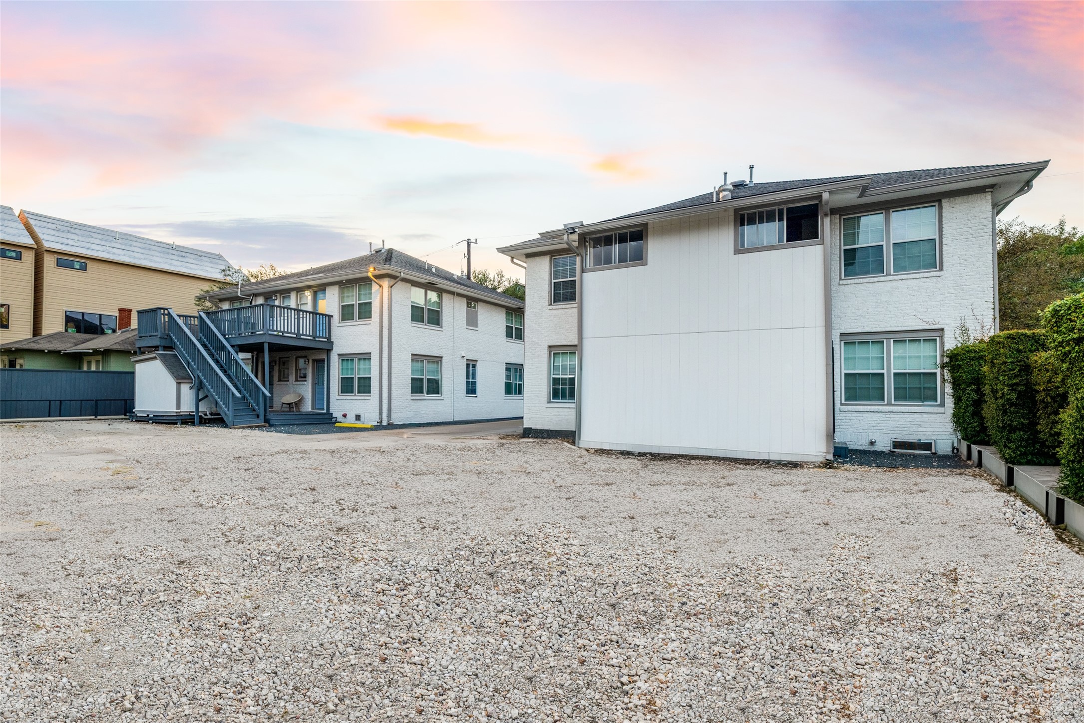 601 Bomar Street Houston, TX 77006 - Photo 8 of 28 a view of a house with a backyard