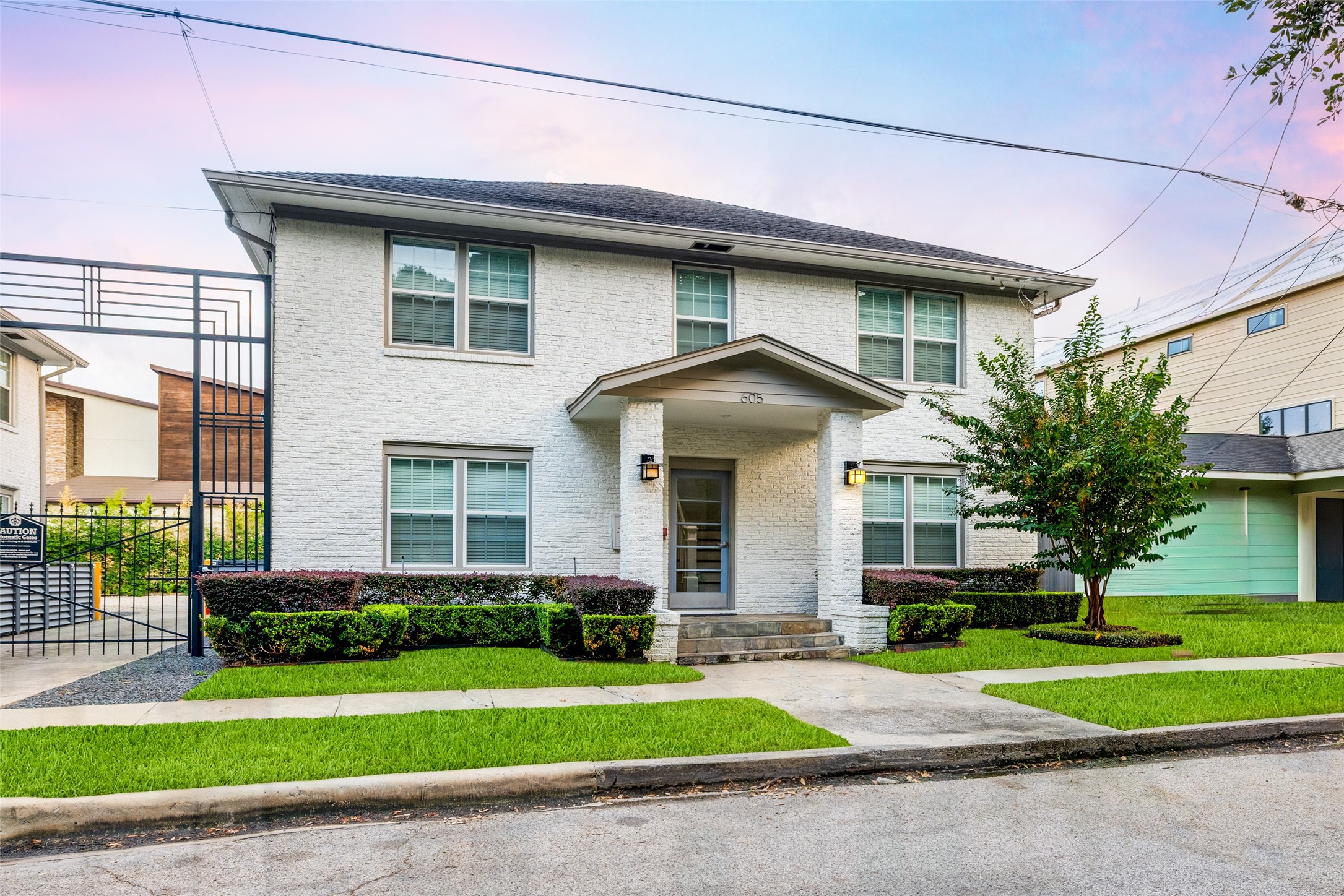 601 Bomar Street Houston, TX 77006 - Photo 3 of 28 a front view of a house with a yard