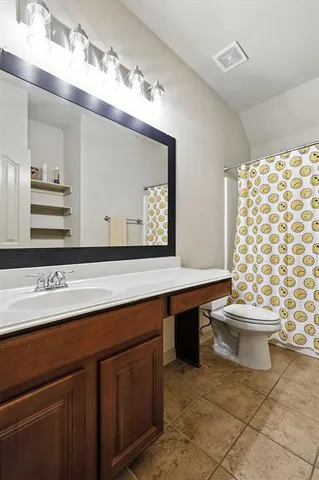 a view of house with backyard