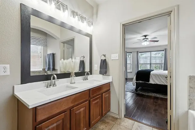a en suite bathroom with a sink and a mirror