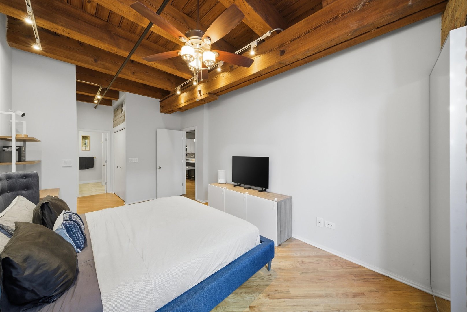 520 West Huron Street, Unit 314 Chicago, IL 60654 - Photo 25 of 32