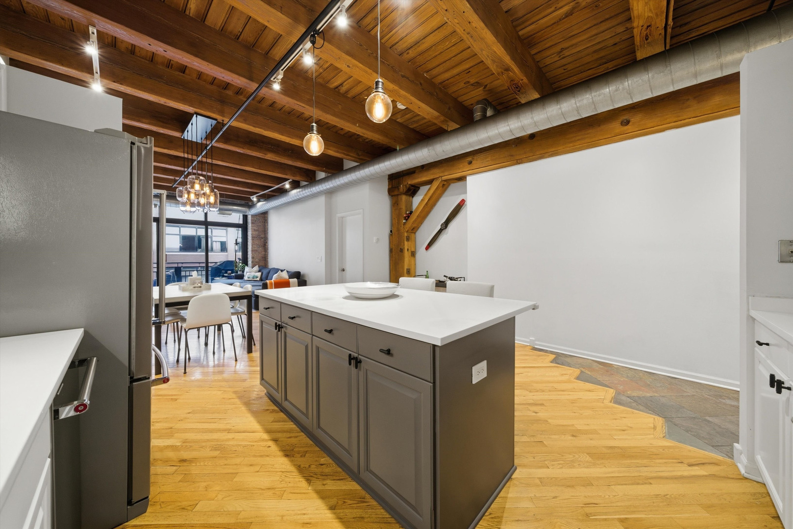 520 West Huron Street, Unit 314 Chicago, IL 60654 - Photo 5 of 32