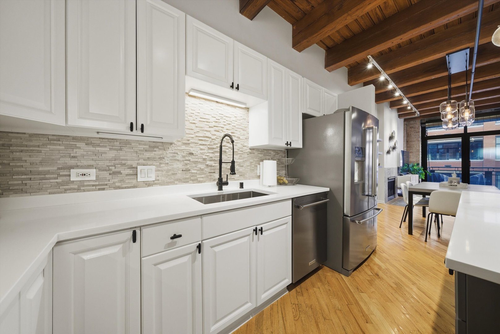 520 West Huron Street, Unit 314 Chicago, IL 60654 - Photo 8 of 32