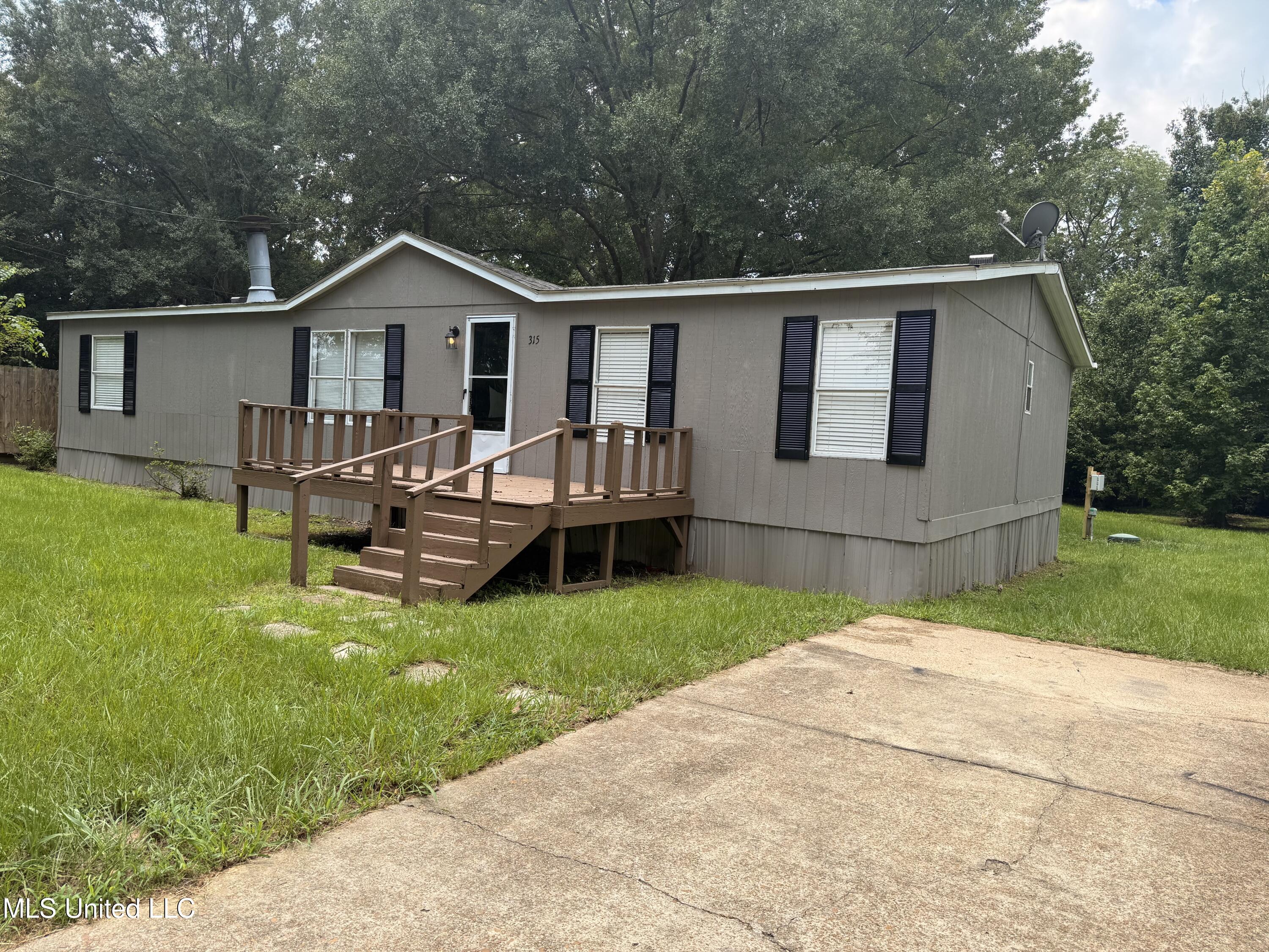 315 Boteler Road Florence, MS 39073 - Photo 2 of 18 IMG_0710