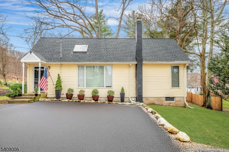 3 Redmans Drive Oak Ridge, NJ 07438 - Photo 2 of 21