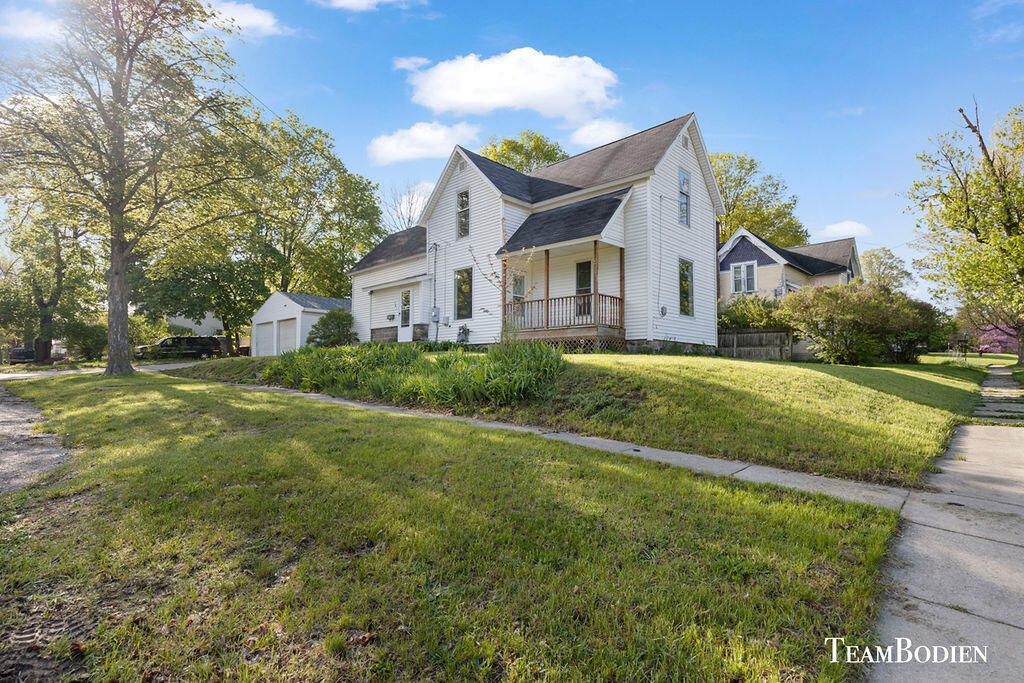 321 West Isabelle Street Belding, MI 48809 - Photo 3 of 25 2F9A1355
