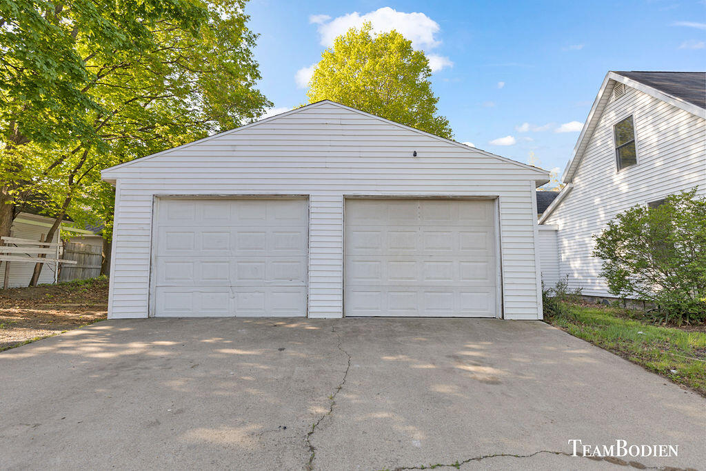 321 West Isabelle Street Belding, MI 48809 - Photo 5 of 25 2F9A1370