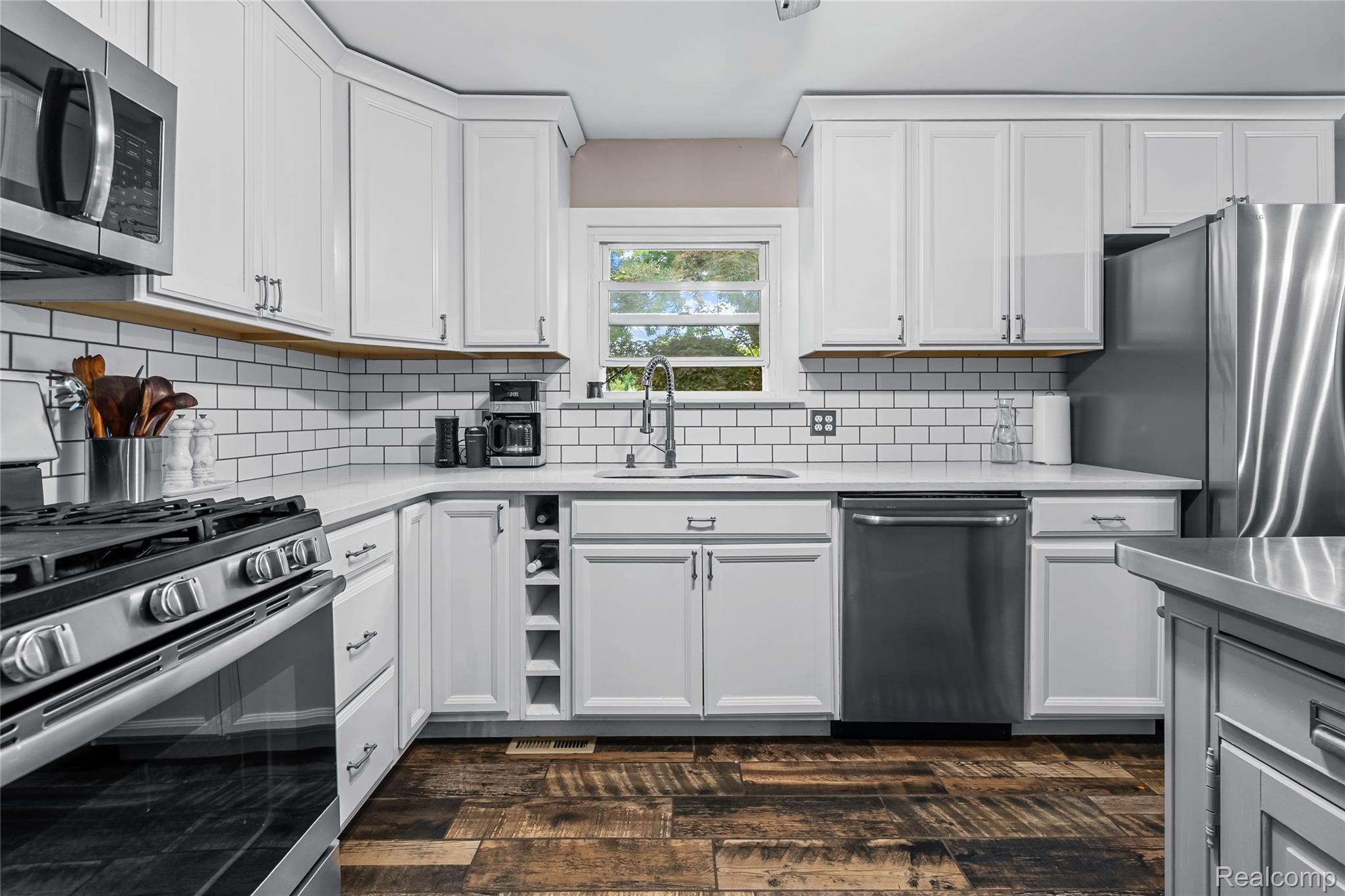 3139 Willet Avenue Rochester, MI 48309 - Photo 11 of 37 Stainless Steel Appliances