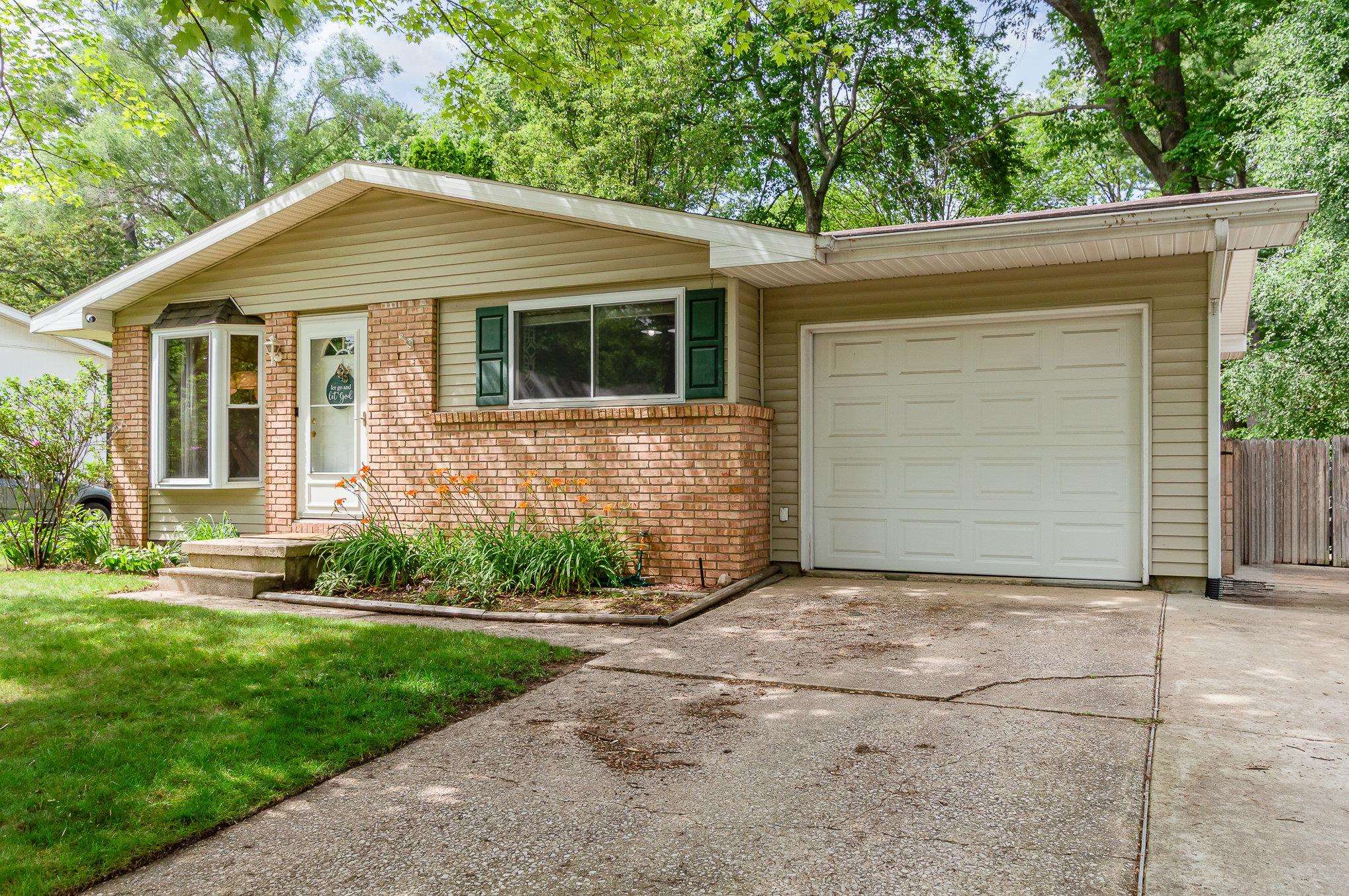 3012 Riggie Street Midland, MI 48640 - Photo 2 of 20 Gallery Image 2