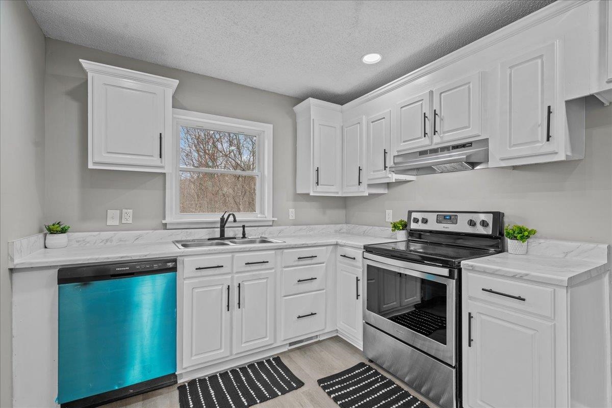 326 Millbank Road Wellford, SC 29385 - Photo 4 of 29