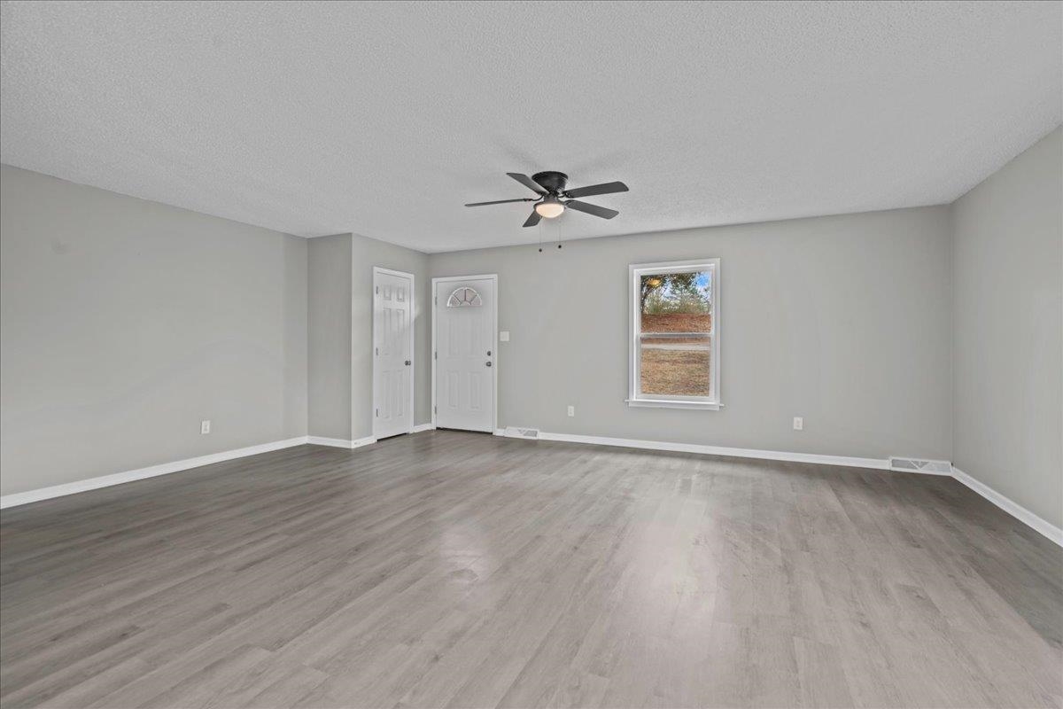 326 Millbank Road Wellford, SC 29385 - Photo 8 of 29