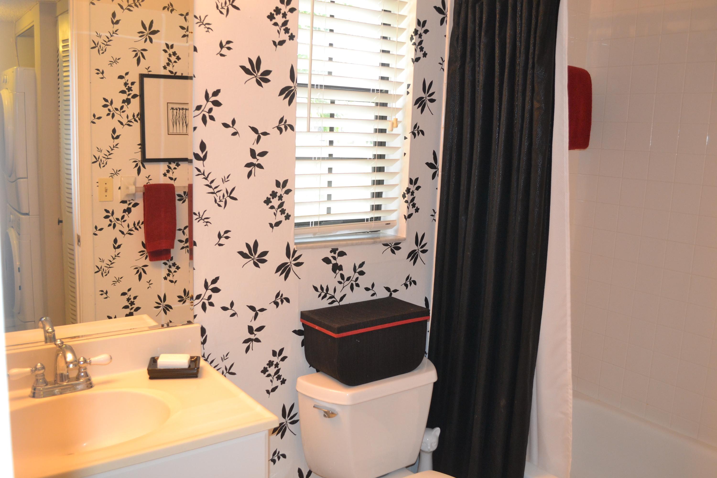2600 Greenwood Terrace, Unit 112 Boca Raton, FL 33431 - Photo 15 of 28 Pristine 2nd Full Bathroom