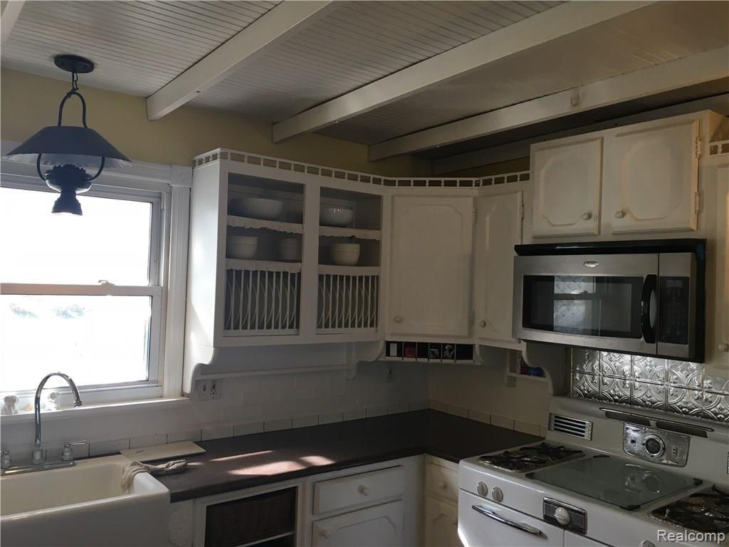 8451 Wiggins Road Howell, MI 48855 - Photo 15 of 23 Kitchen area