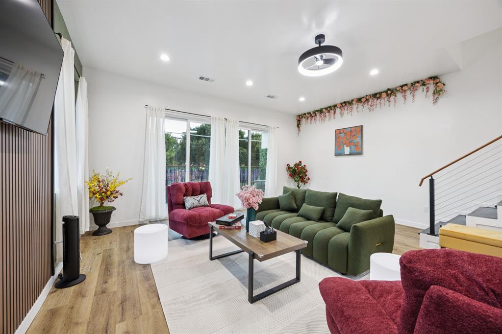 907 Bayonne Street Dallas, TX 75212 - Photo 23 of 38 a living room with furniture and window