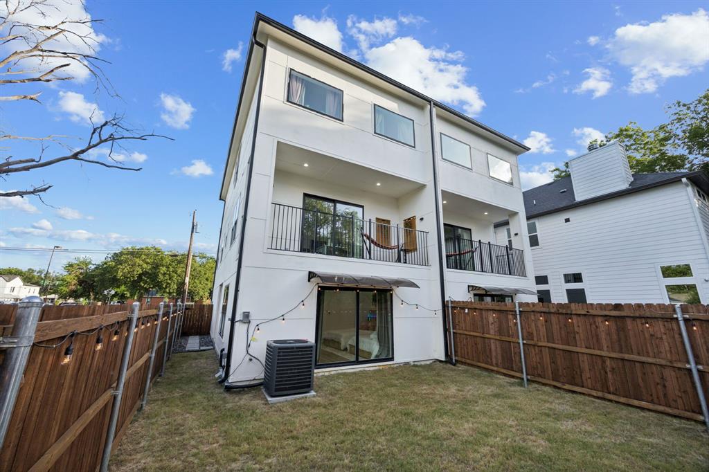 907 Bayonne Street Dallas, TX 75212 - Photo 33 of 38 a view of outdoor space and barbecue grill