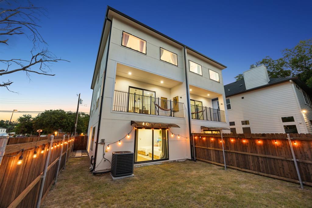 907 Bayonne Street Dallas, TX 75212 - Photo 38 of 38 a view of a car park in front of a building