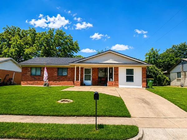 $120,000 | 4310 Greenbriar Drive, Bellmead, TX 76705