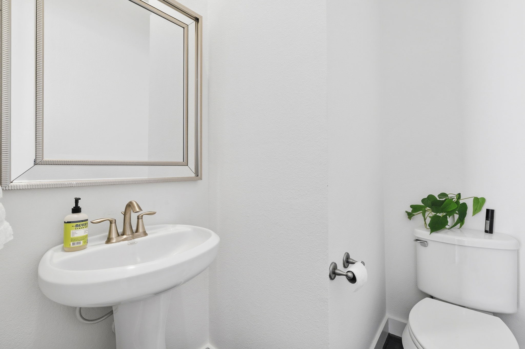 1514 Beall Street Houston, TX 77008 - Photo 11 of 33 Bathroom