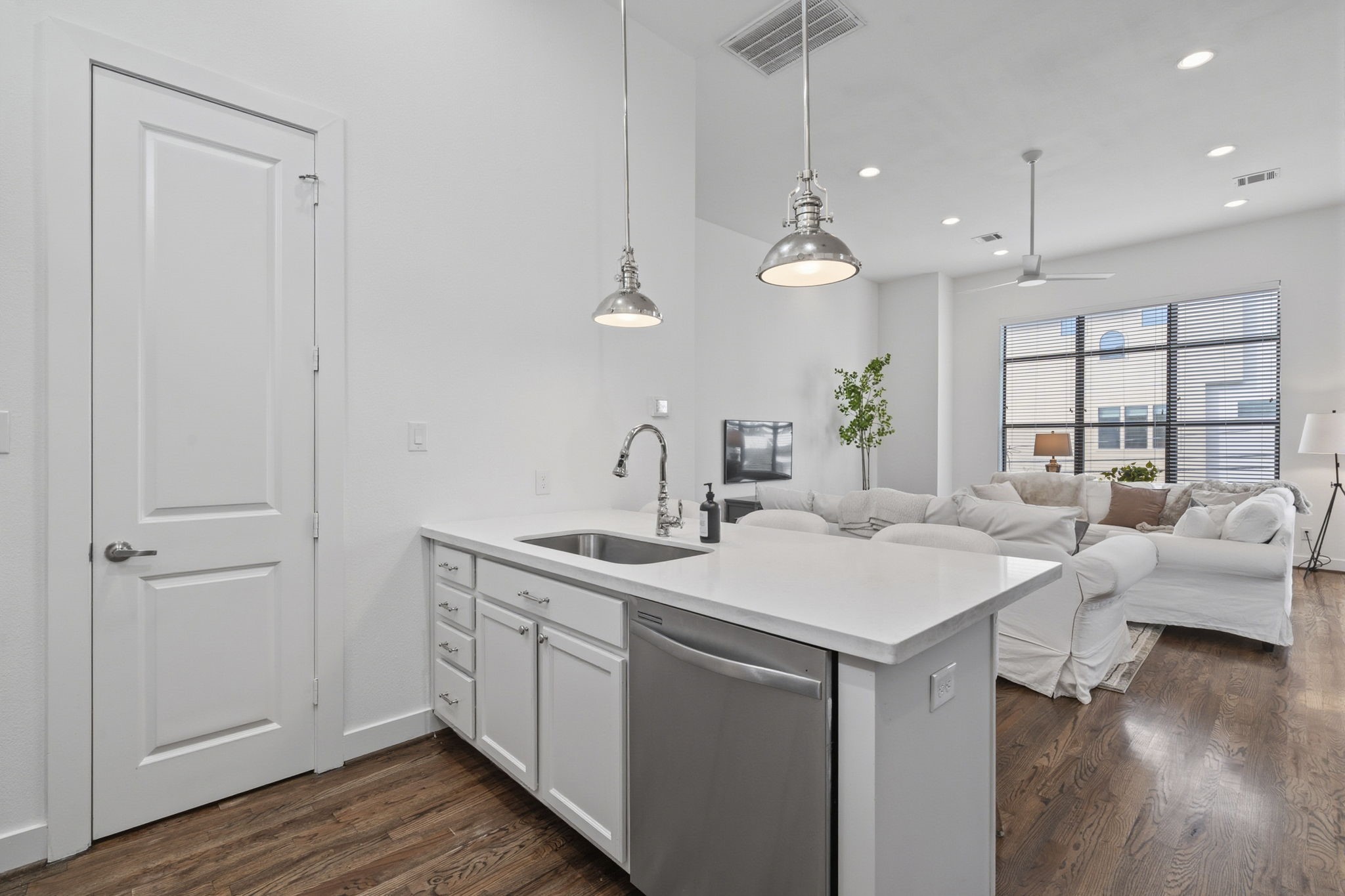 1514 Beall Street Houston, TX 77008 - Photo 16 of 33 Kitchen featuring stainless appliances and generous counter space