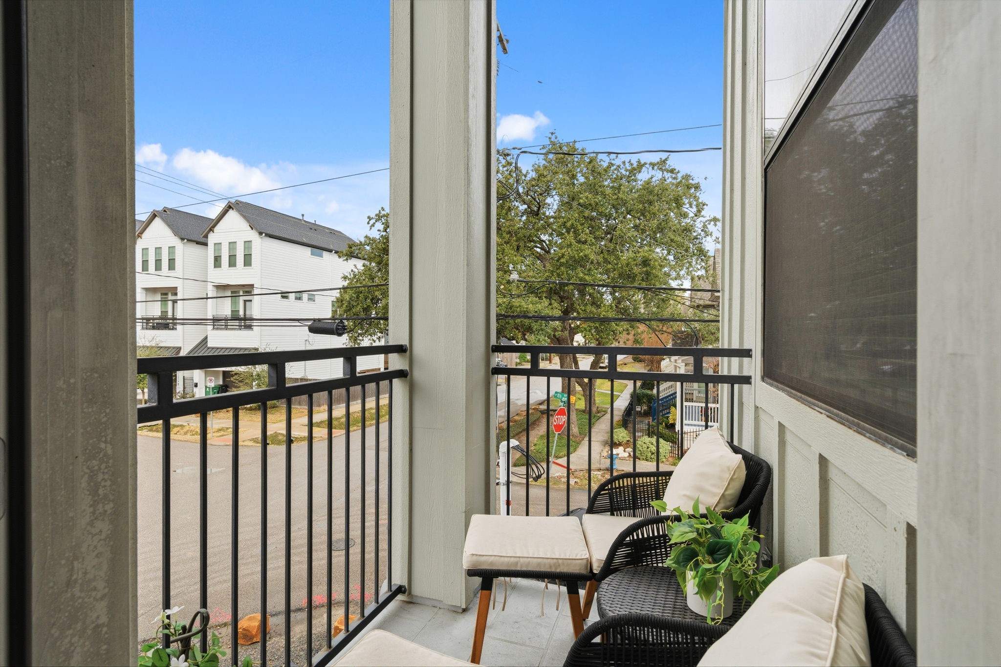 1514 Beall Street Houston, TX 77008 - Photo 19 of 33 Balcony