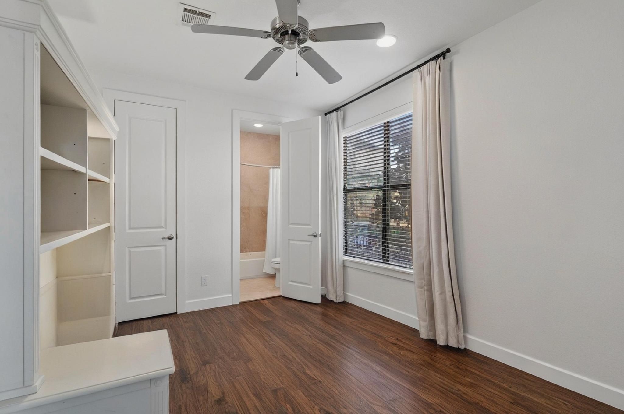 1514 Beall Street Houston, TX 77008 - Photo 5 of 33 Spacious secondary bedroom with natural light and neutral tones (Items Virtually Removed)