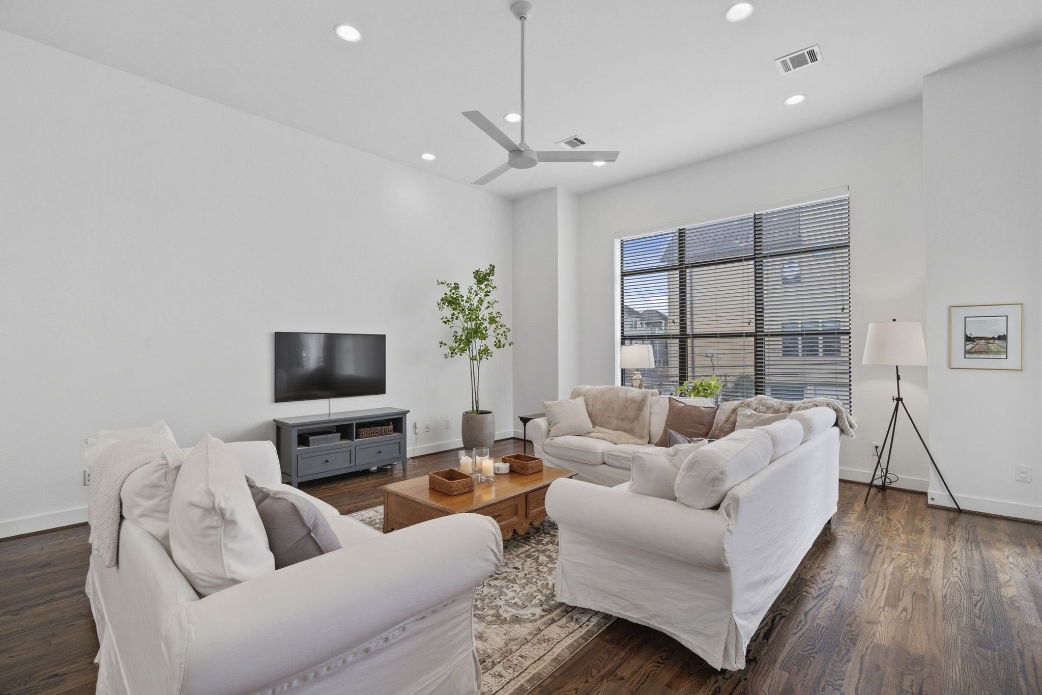 1514 Beall Street Houston, TX 77008 - Photo 9 of 33 Living Room